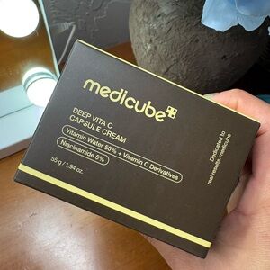 Medicube Deep Vita C Capsule Cream - Brown & Gold